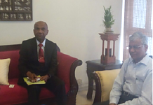 Katibu Mkuu Wizara ya Diaspora nchini India Ndugu Shri. Prem Narain (Wa pili kutoka kushoto) katika picha ya pamoja na Katibu Mkuu Ofisi ya Rais Ikulu na Utawala Bora Zanzibar Ndugu Salum Maulid Salum